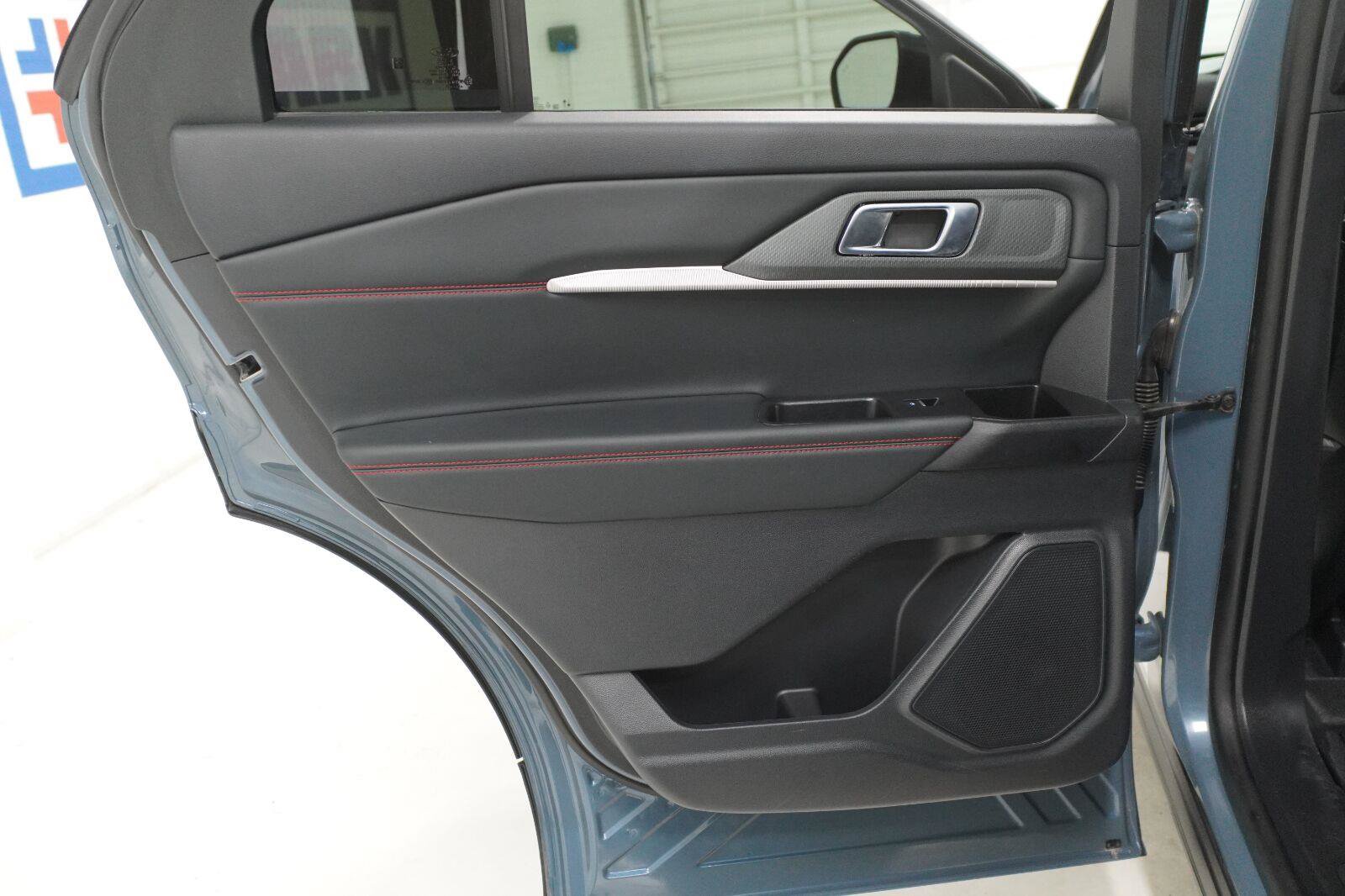 Used 2025 Ford Explorer ST-Line w/ Premium Package RWD image 30
