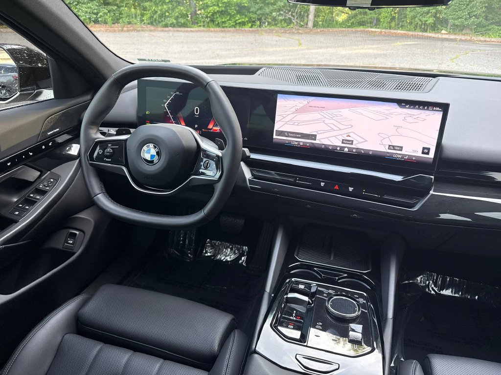 Used 2024 BMW 530i w/ Premium Package RWD image 15