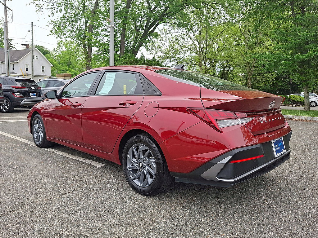 Certified 2024 Hyundai Elantra Blue FWD image 21