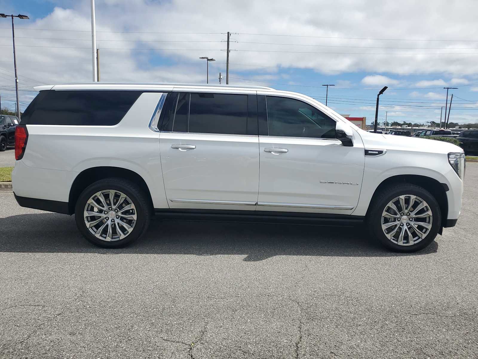 Certified 2023 GMC Yukon XL Denali image 7