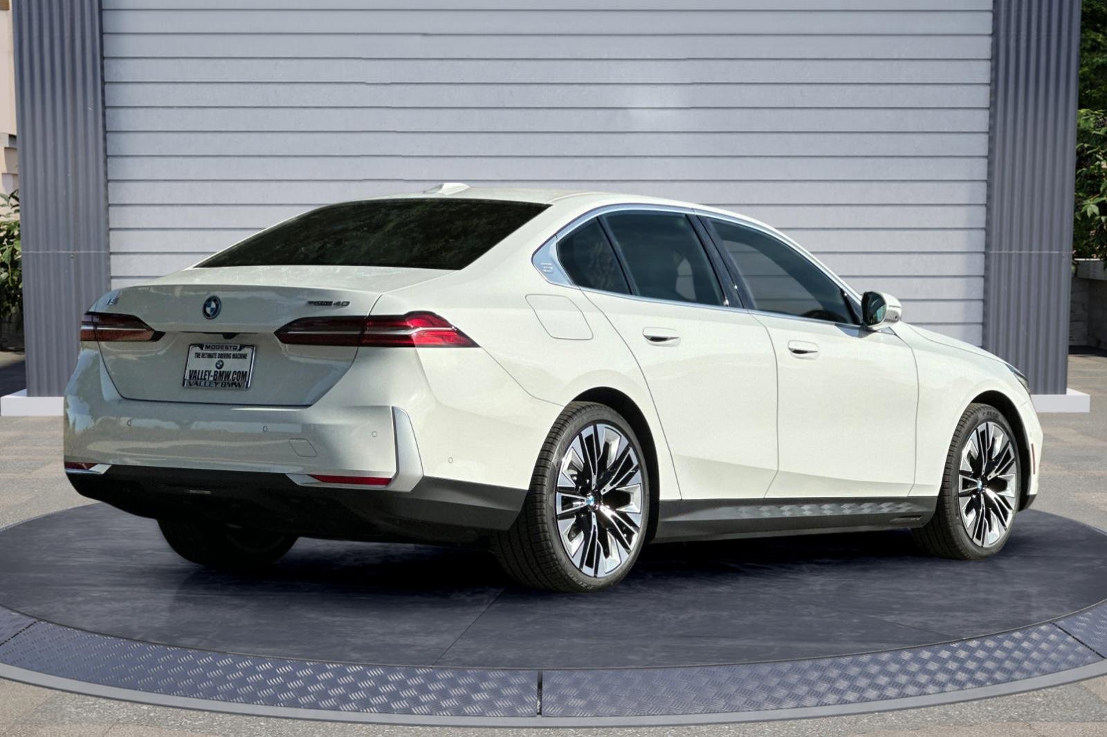 New 2026 BMW i5 eDrive40 image 4