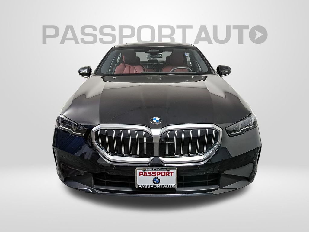 Used 2025 BMW 530i xDrive w/ Premium Package image 9