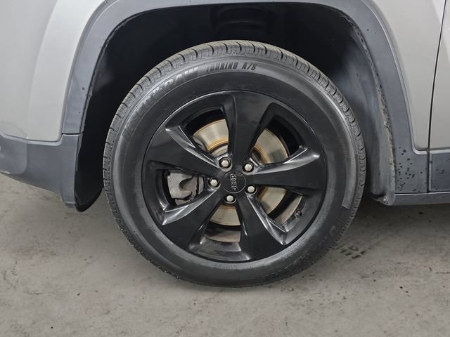 Used 2017 Jeep Cherokee High Altitude AWD/4WD image 9