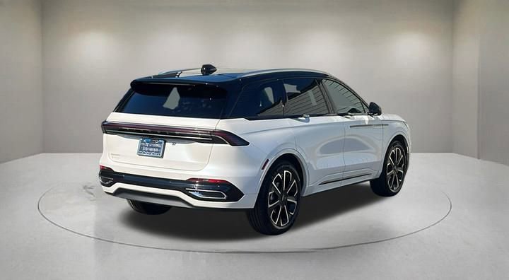 New 2026 Lincoln Nautilus Reserve image 4