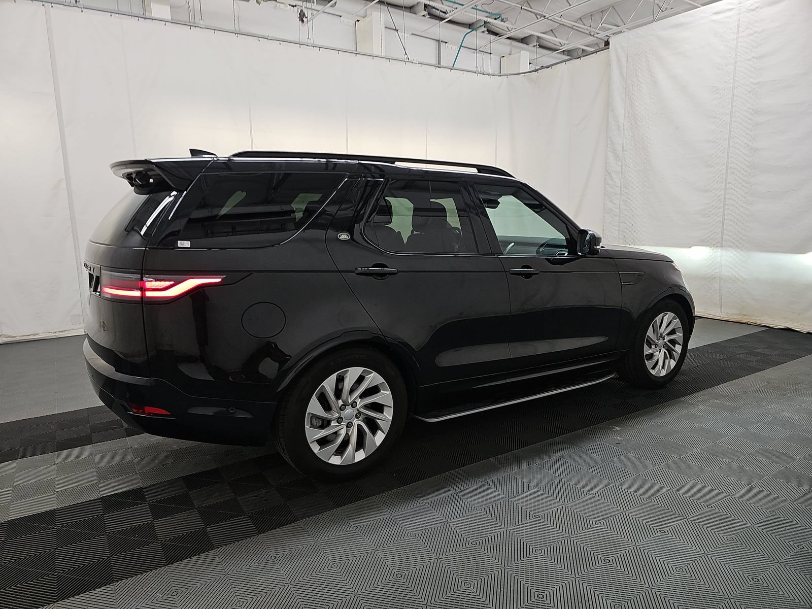 Used 2023 Land Rover Discovery S R-Dynamic AWD/4WD image 6