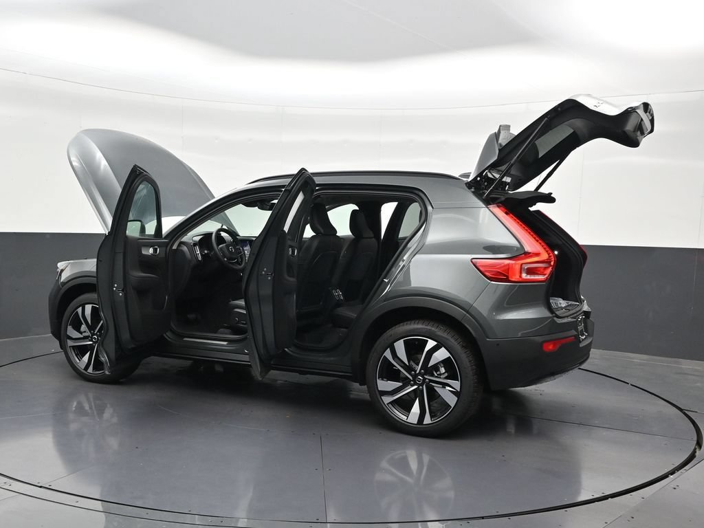 New 2026 Volvo XC40 B5 Plus AWD/4WD image 32
