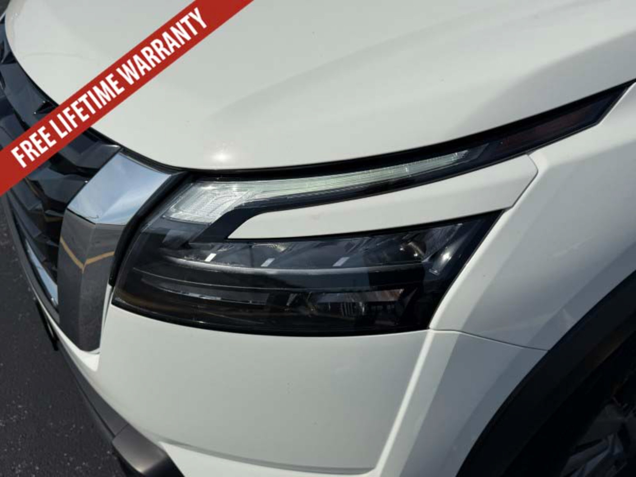 Used 2025 Nissan Pathfinder SV AWD/4WD image 16