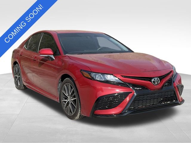 Used 2022 Toyota Camry SE FWD image 1