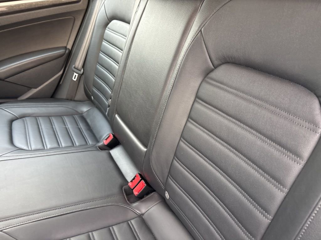 Used 2017 Volkswagen Passat 1.8T SEL Premium image 5