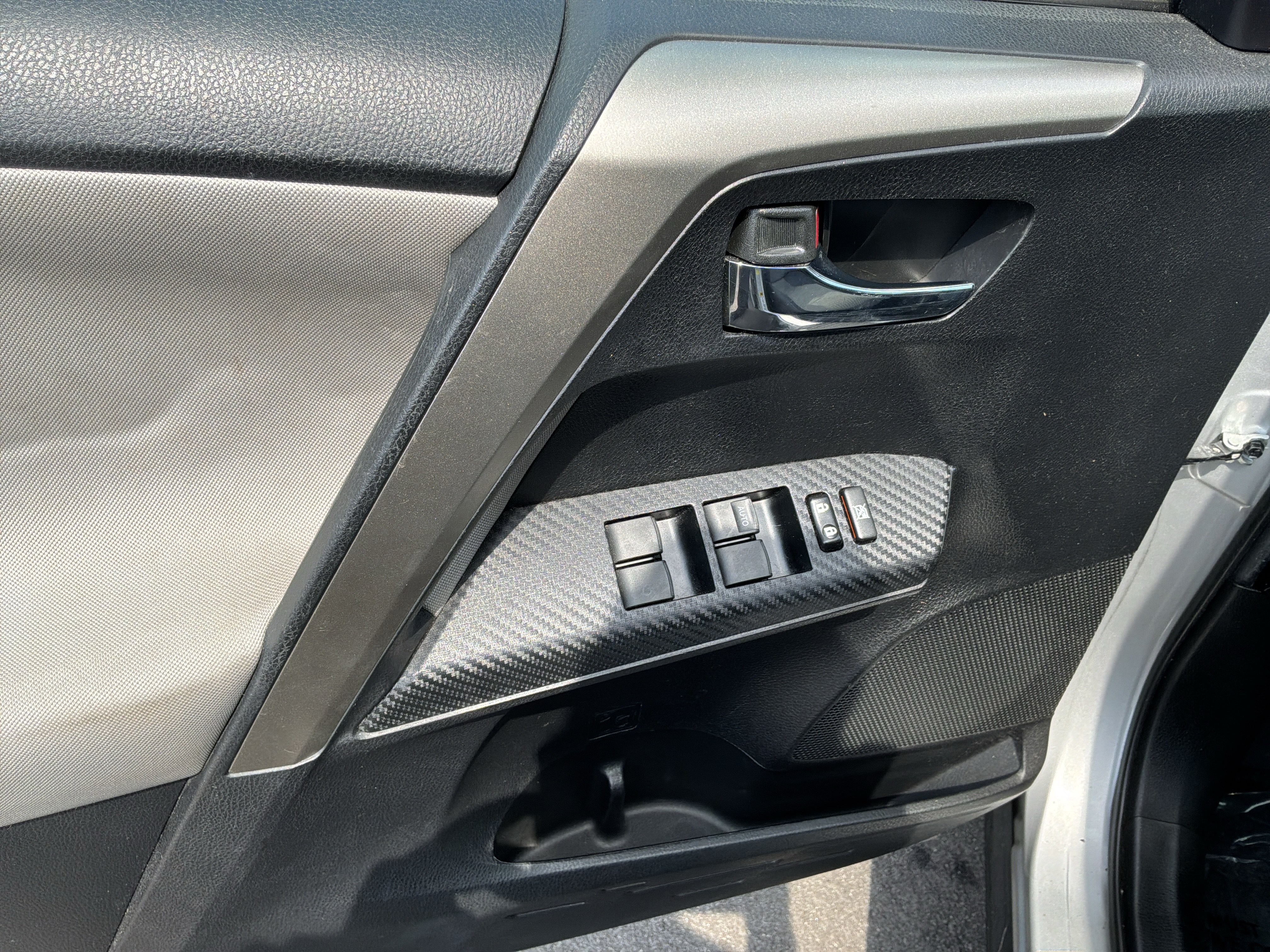 Used 2015 Toyota RAV4 XLE FWD image 15