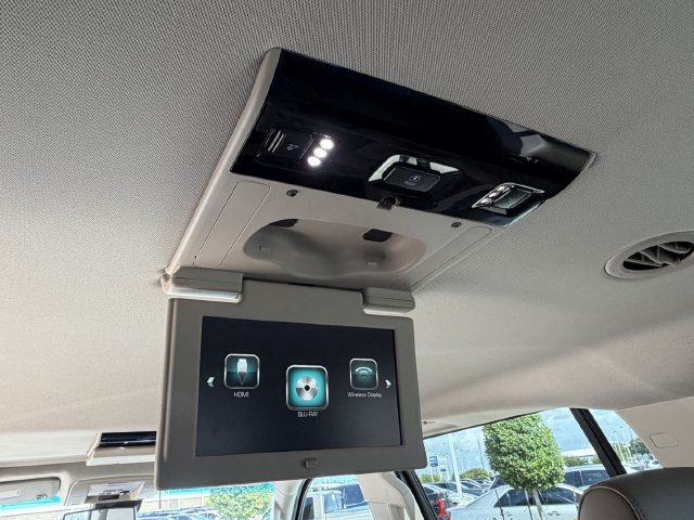 Used 2018 Chevrolet Suburban LT RWD image 29
