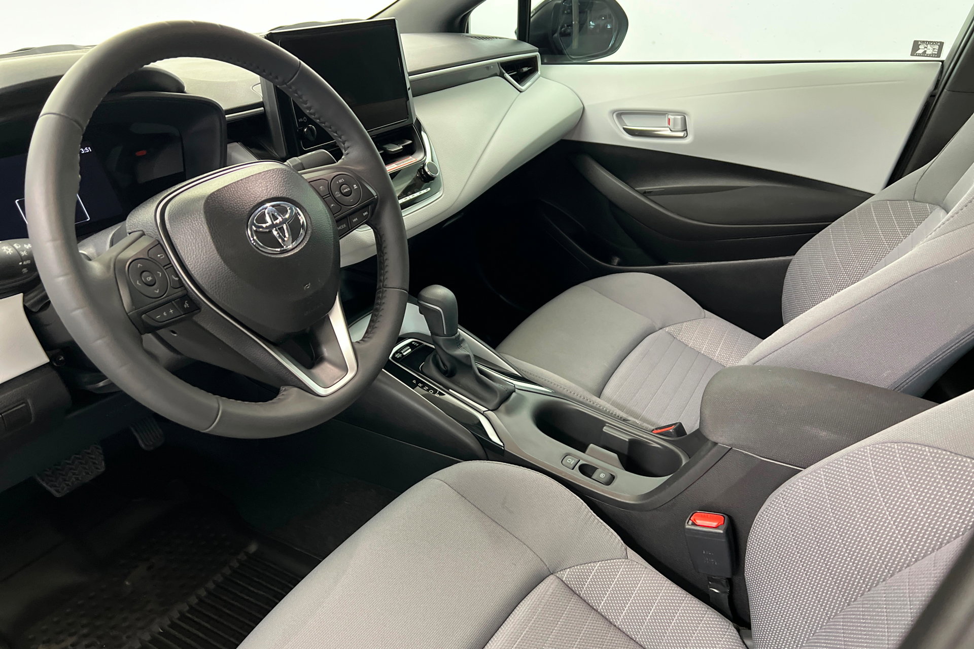 Used 2026 Toyota Corolla SE image 15