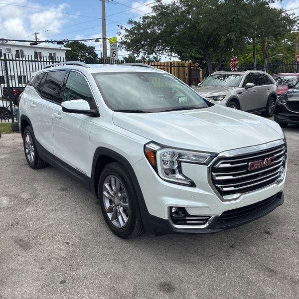 Used 2022 GMC Terrain SLT w/ Tech Package FWD image 11