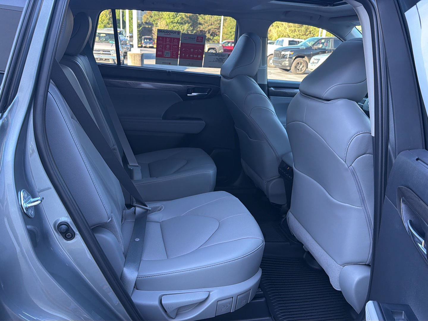 New 2026 Toyota Highlander Limited AWD/4WD image 13
