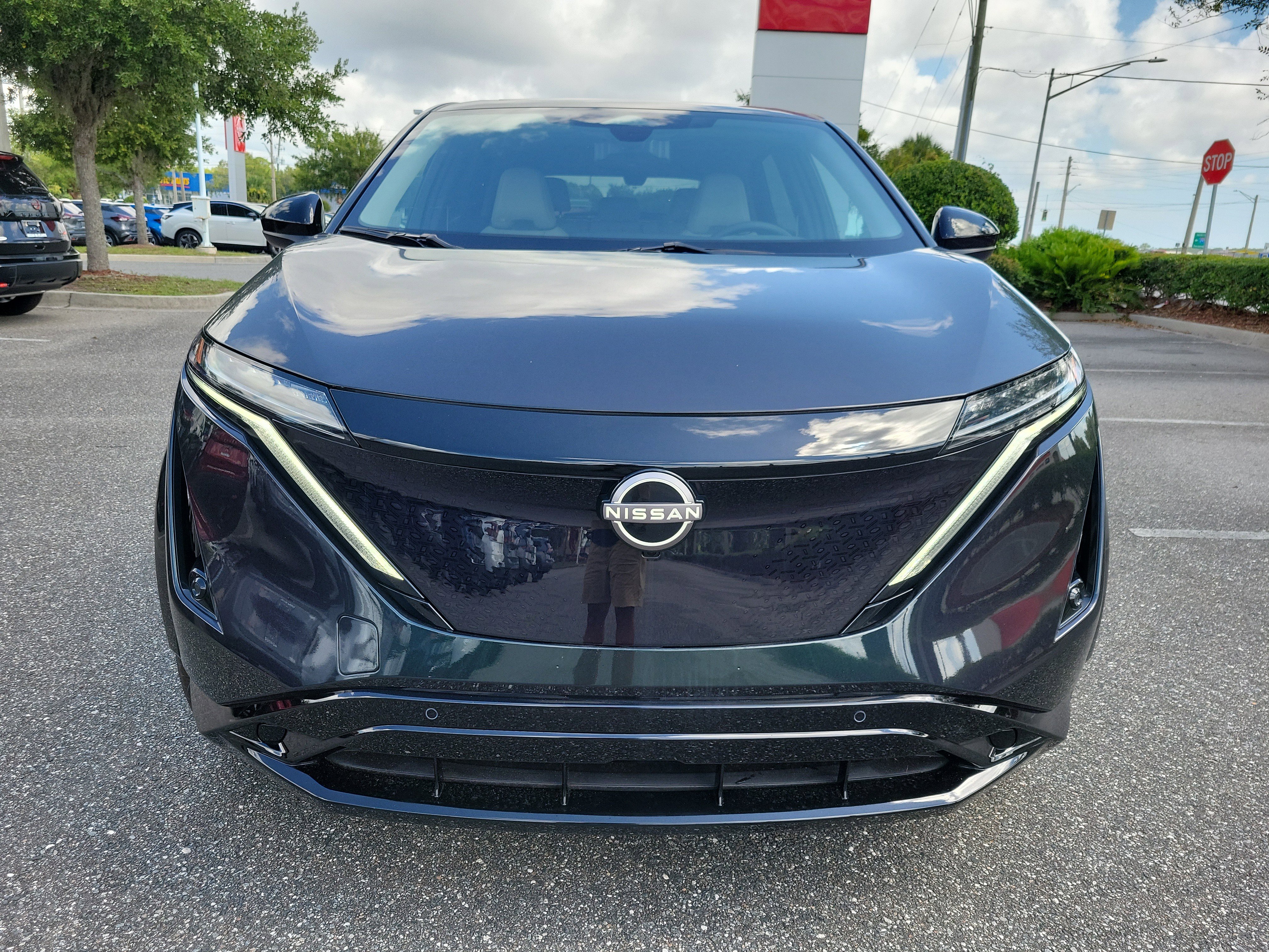 New 2025 Nissan Ariya AWD image 2