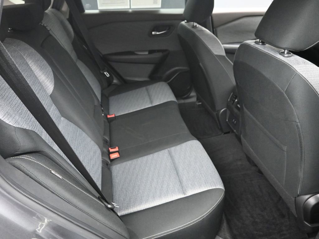 Used 2023 Nissan Rogue SV image 8