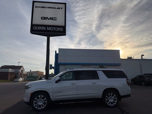 Used 2021 Chevrolet Suburban High Country w/ Max Trailering Package AWD/4WD image 2