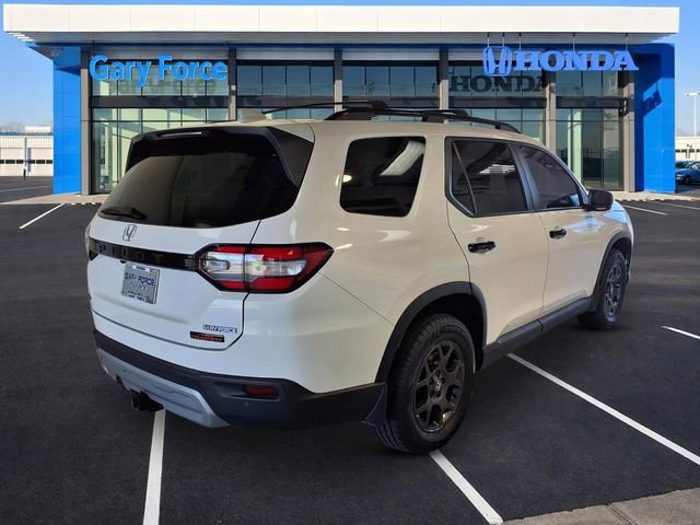 Used 2024 Honda Pilot TrailSport image 2