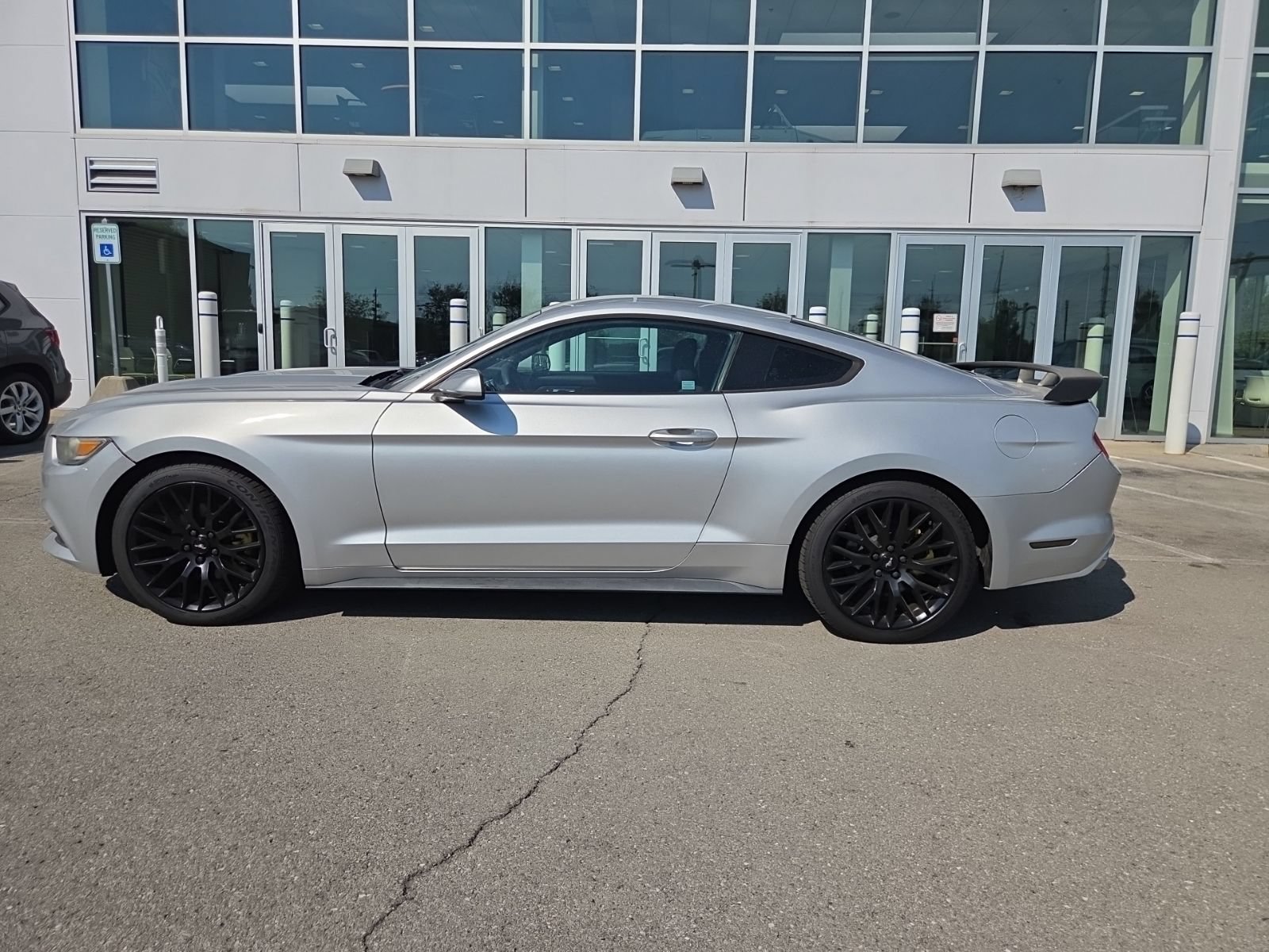 Used 2016 Ford Mustang Coupe RWD image 8