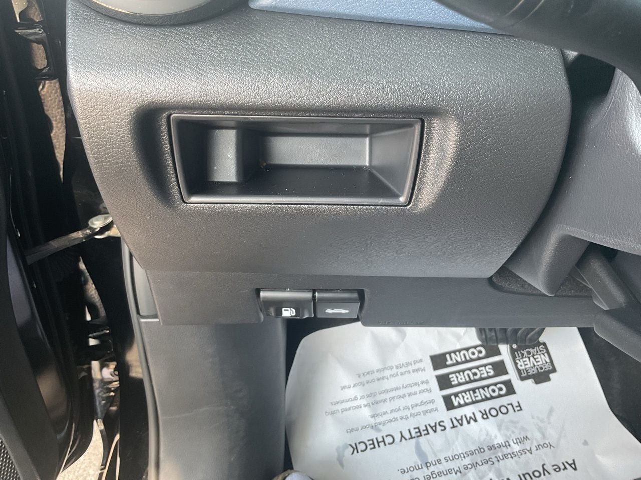 Used 2025 Nissan Versa SV w/ Trunk Package FWD image 19
