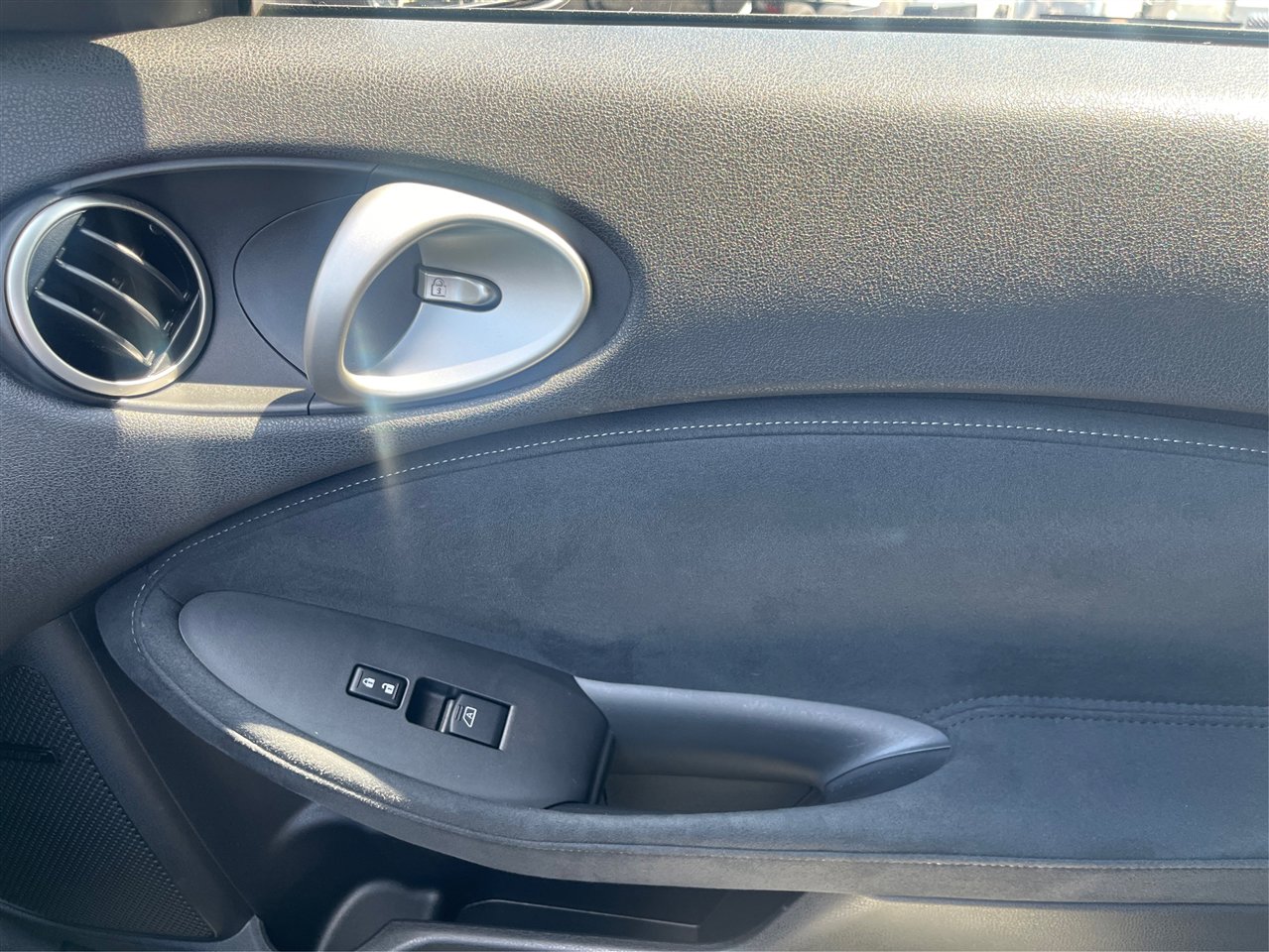 Used 2011 Nissan 370Z Touring w/ Sport Pkg image 18