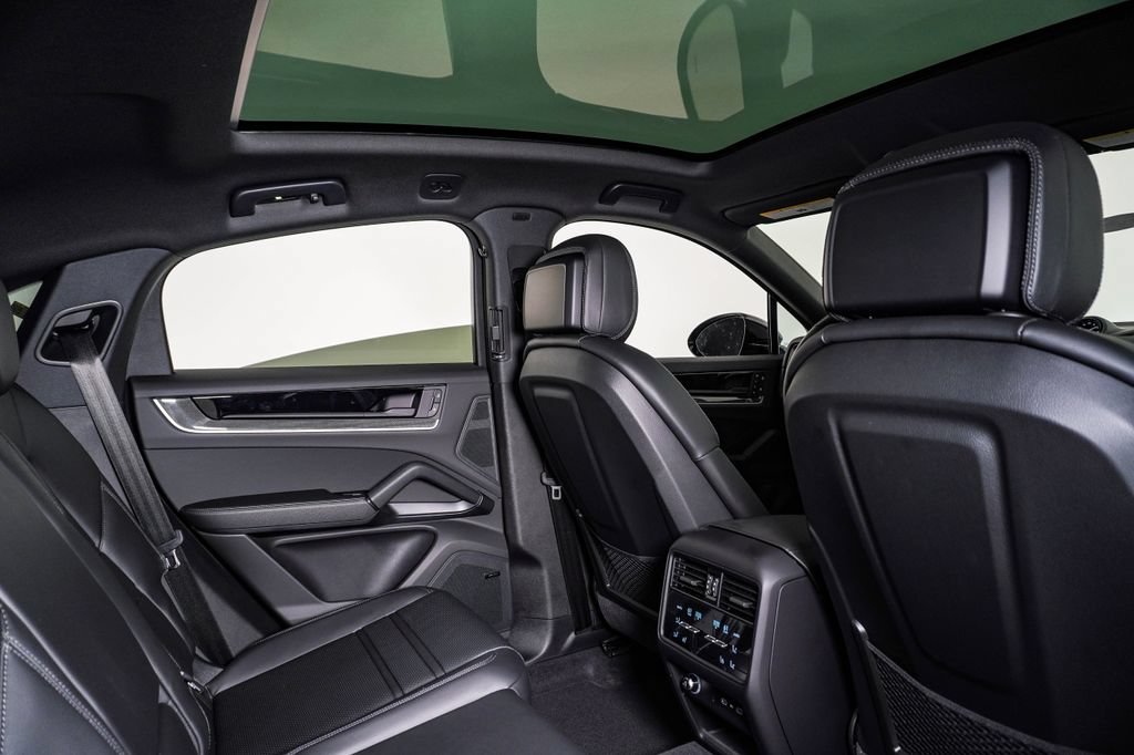 New 2026 Porsche Cayenne Coupe AWD/4WD image 16