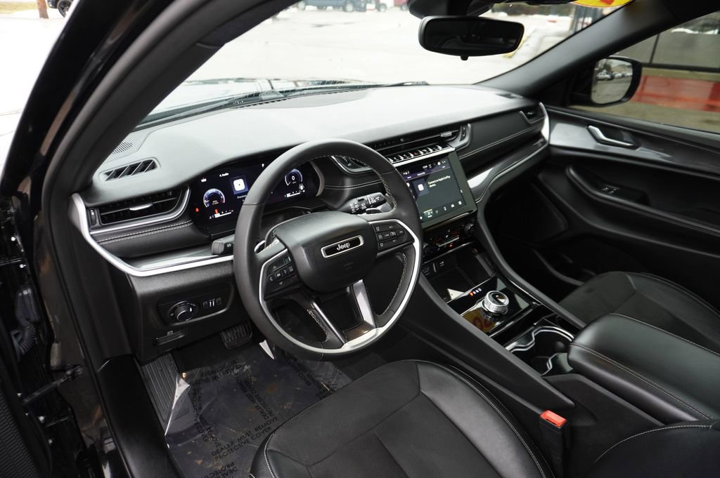 Used 2023 Jeep Grand Cherokee Altitude image 24