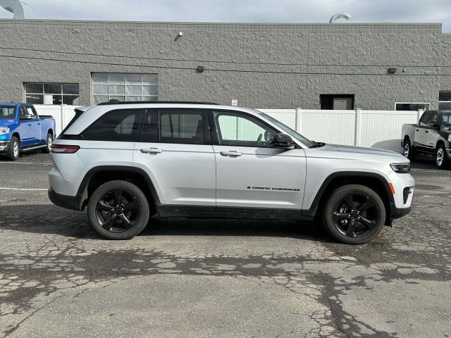 Certified 2023 Jeep Grand Cherokee Altitude image 2