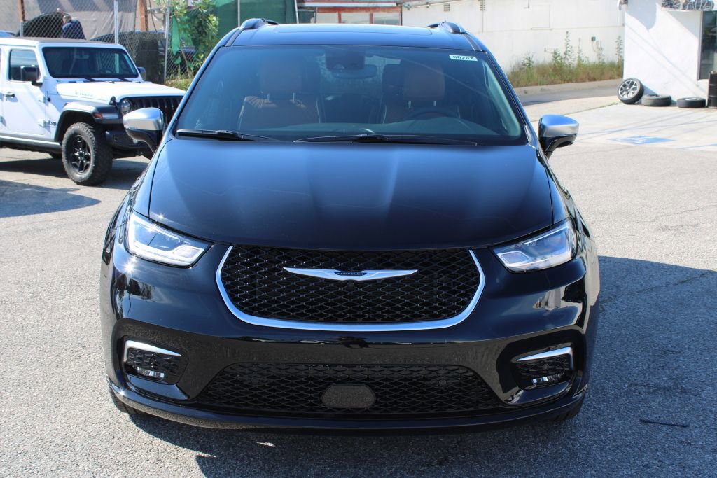 New 2026 Chrysler Pacifica Pinnacle image 2
