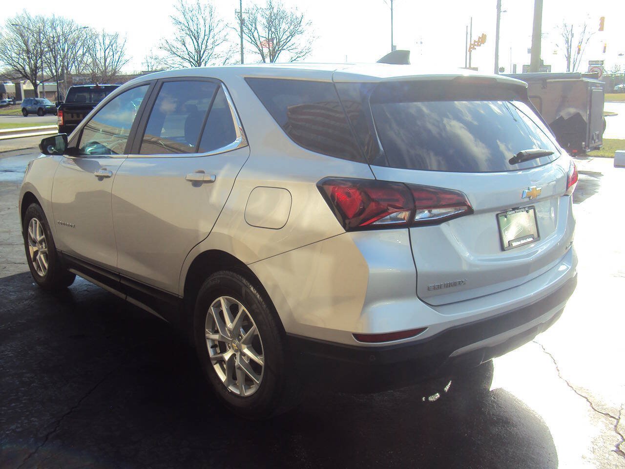 Used 2022 Chevrolet Equinox LT w/ Driver Convenience Package AWD/4WD image 4