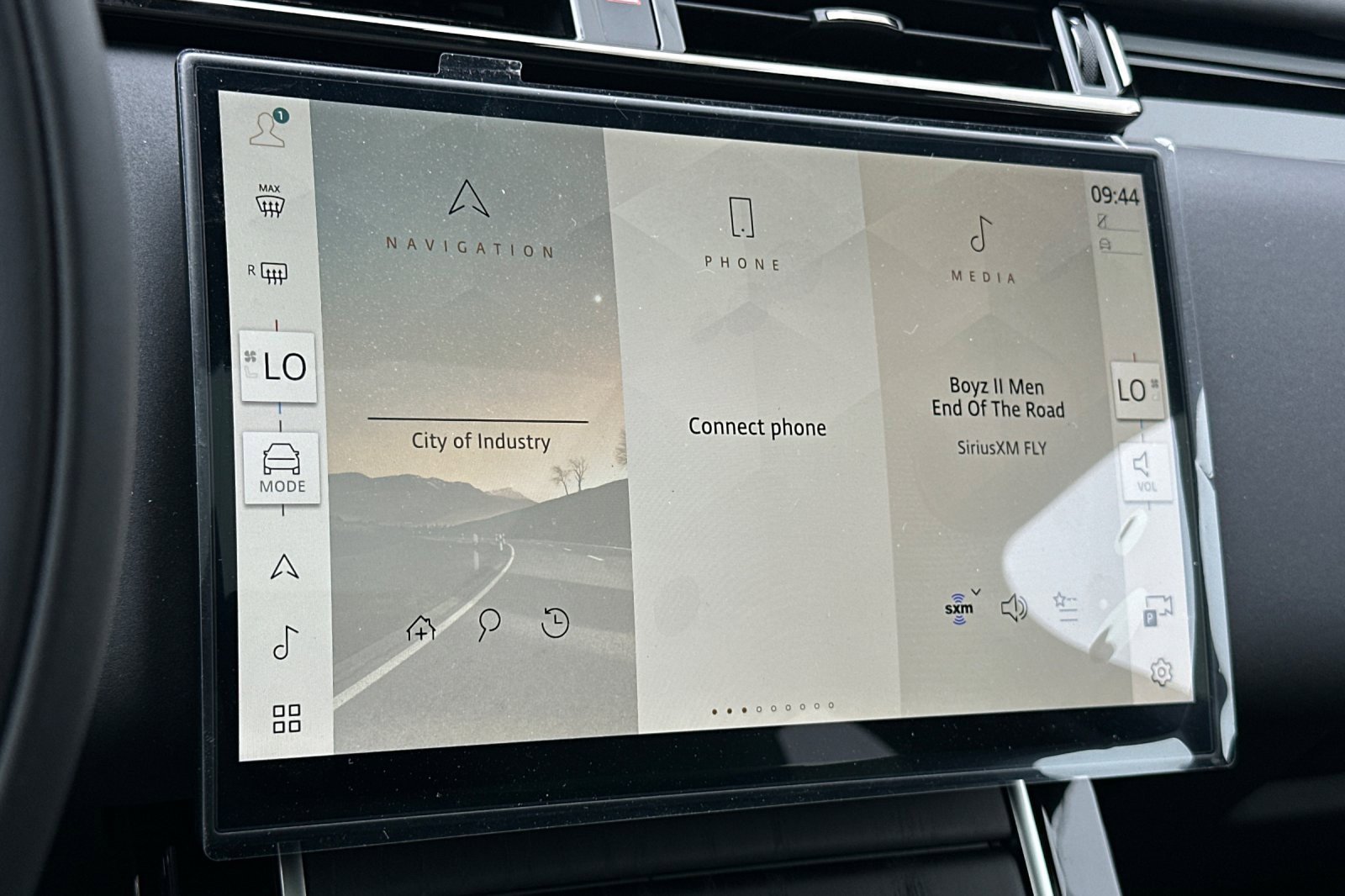 New 2026 Land Rover Range Rover Velar Dynamic SE image 21