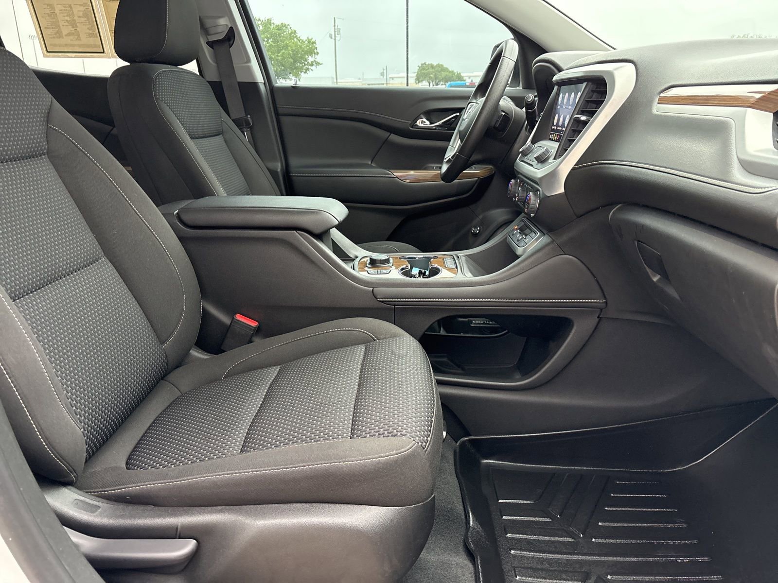 Used 2022 GMC Acadia SLE w/ Driver Convenience Package FWD image 21