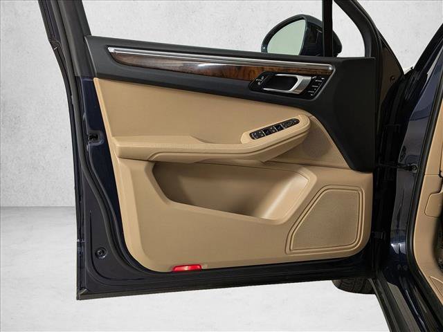 Certified 2023 Porsche Macan image 13