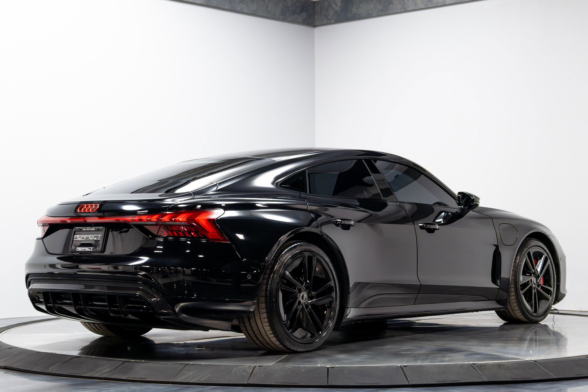 Used 2023 Audi RS e-tron GT image 13