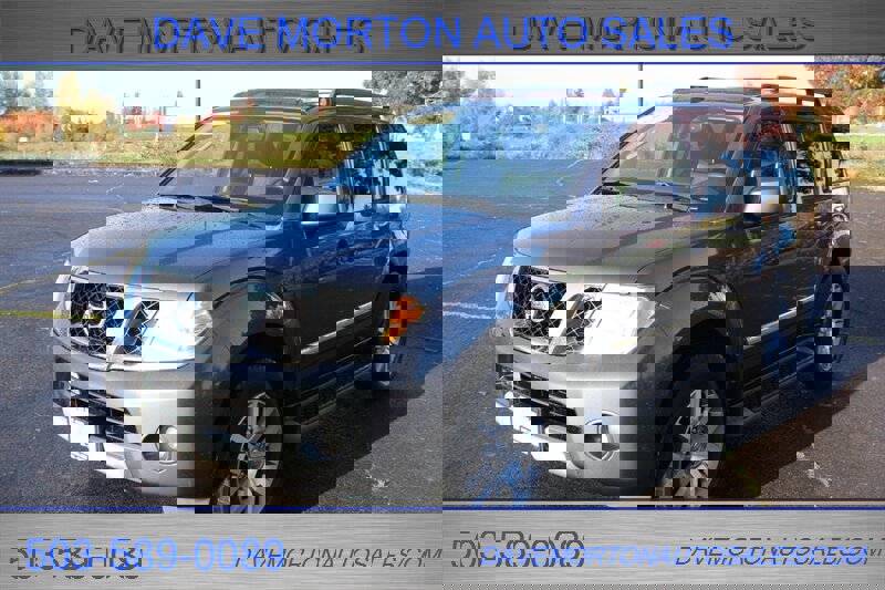 Used 2011 Nissan Pathfinder LE image 2