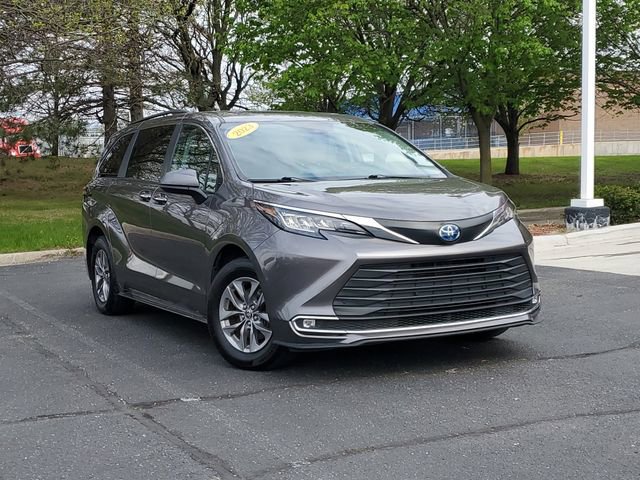 Used 2023 Toyota Sienna XLE FWD image 34