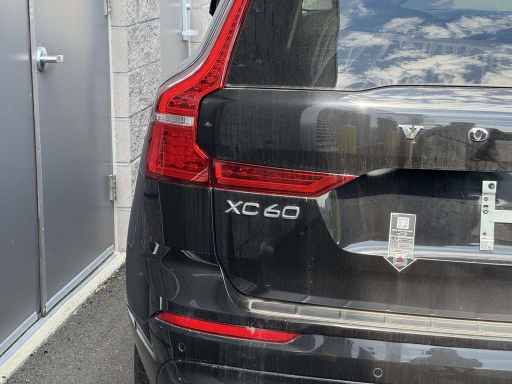 Certified 2025 Volvo XC60 B5 Plus w/ Protection Package Premier AWD/4WD image 5