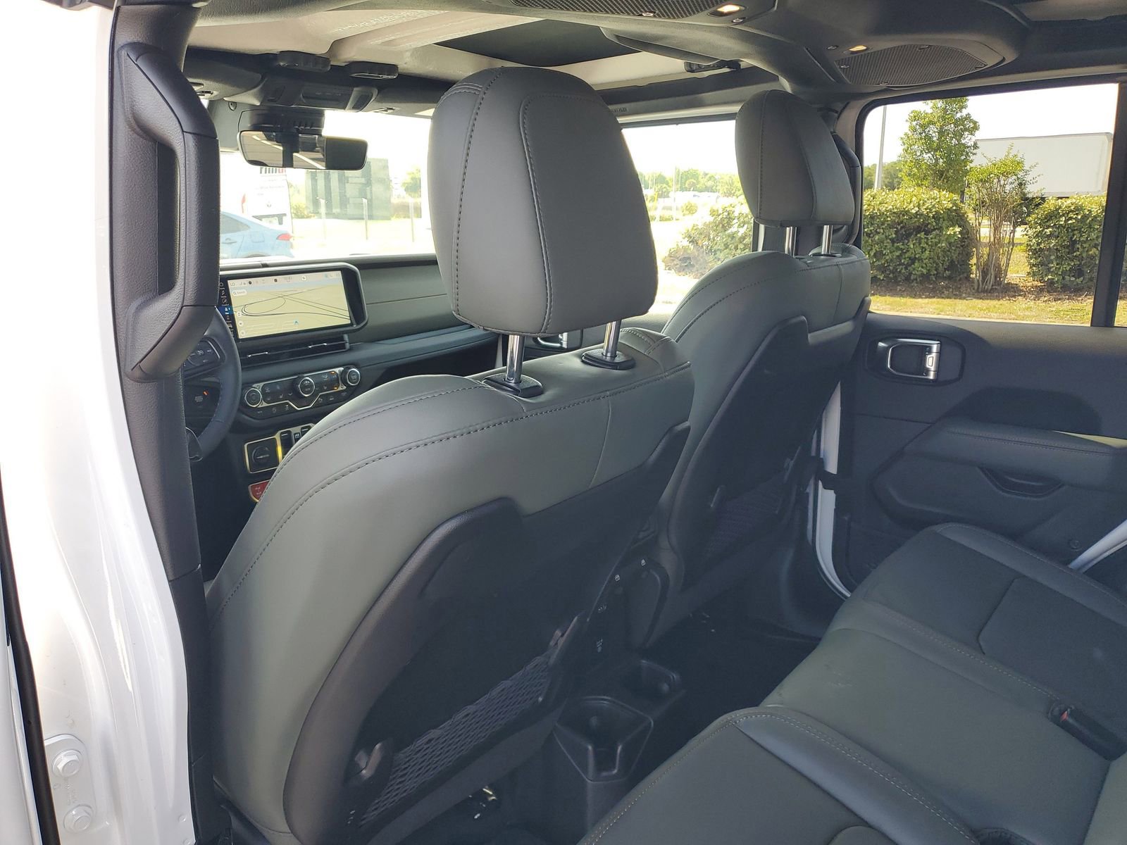 Used 2025 Jeep Gladiator Mojave AWD/4WD image 8