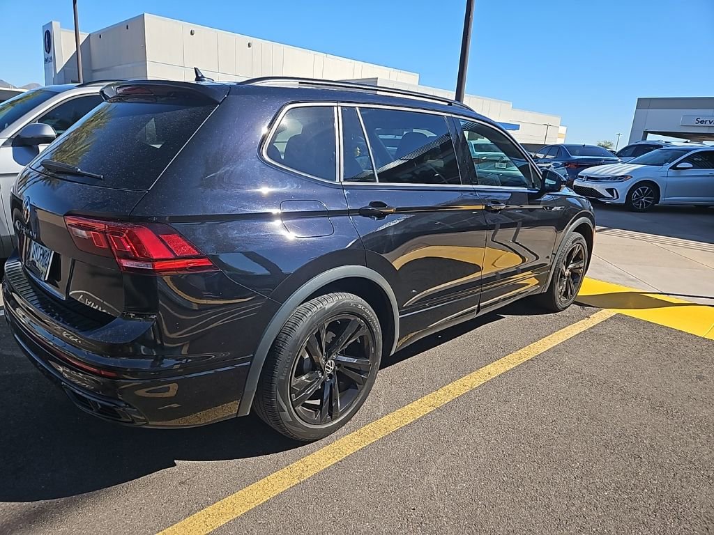 Used 2023 Volkswagen Tiguan SE R-Line image 2