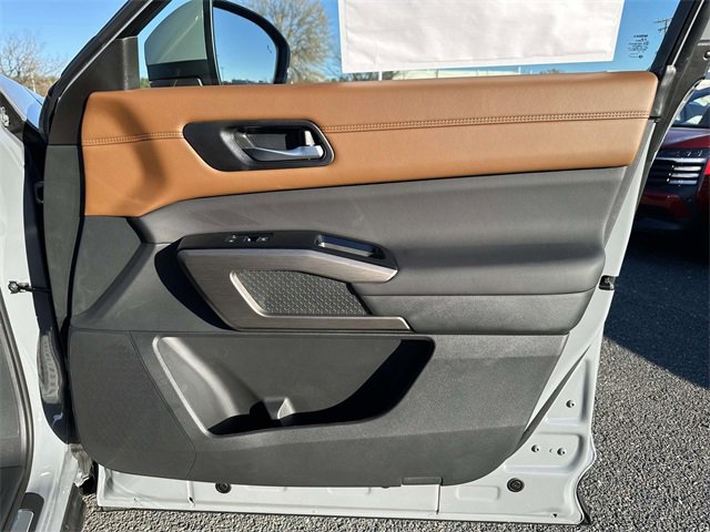 New 2025 Nissan Pathfinder Platinum w/ Cargo Package image 8