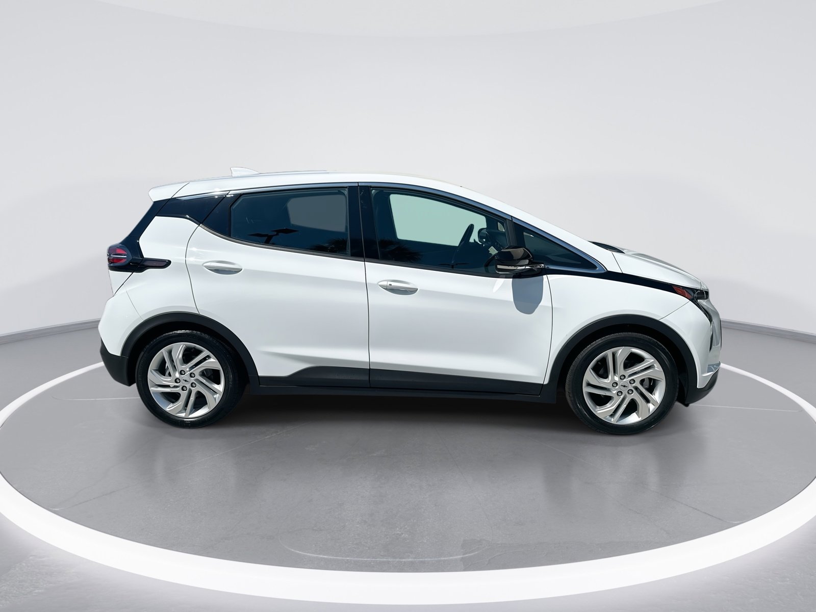 Used 2023 Chevrolet Bolt LT w/ Driver Confidence Package FWD image 10