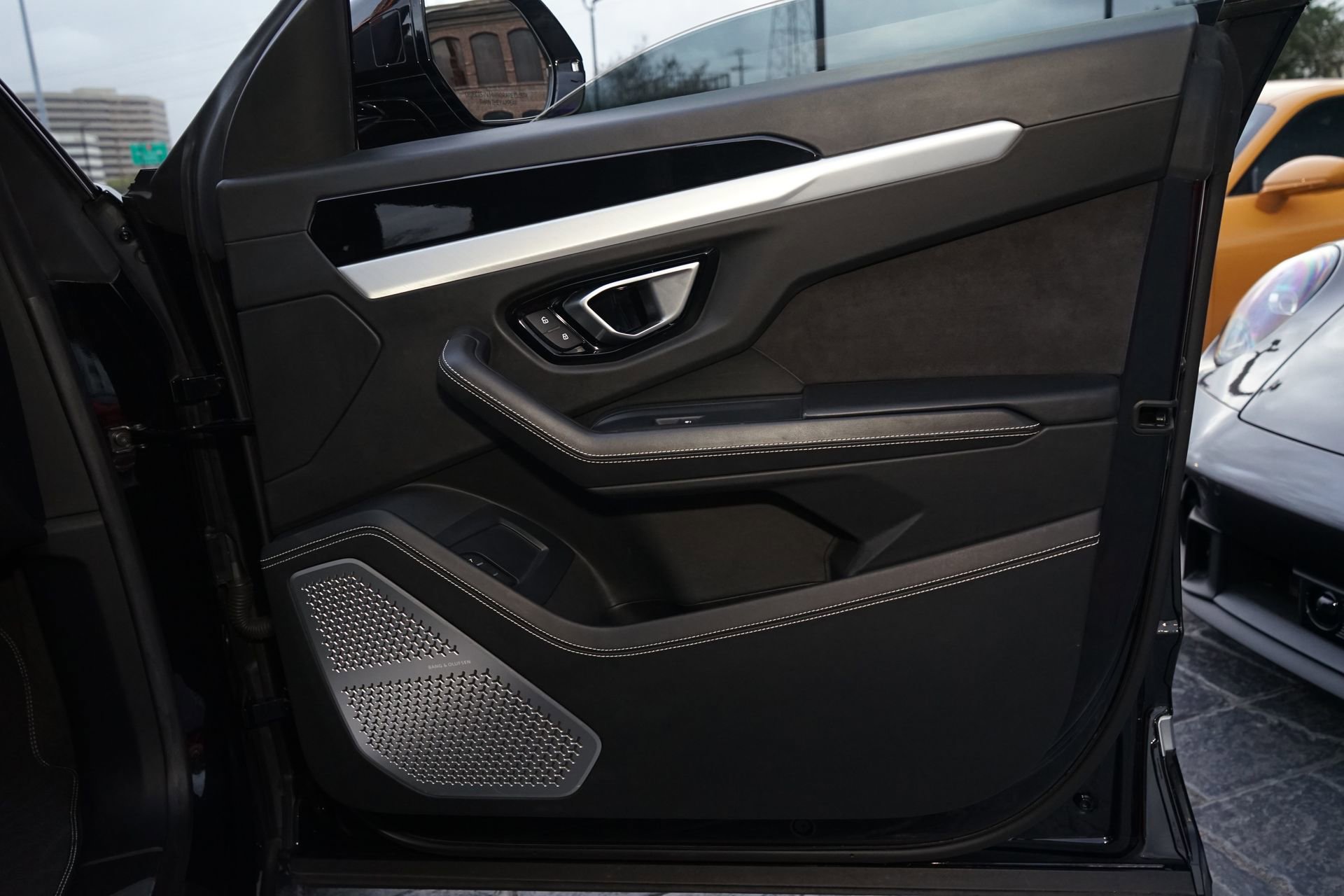 Used 2019 Lamborghini Urus image 29