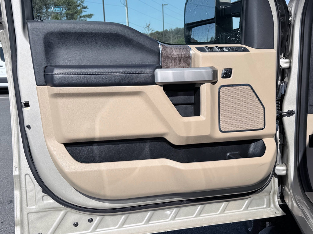 Used 2017 Ford F250 Lariat w/ Lariat Ultimate Package AWD/4WD image 32