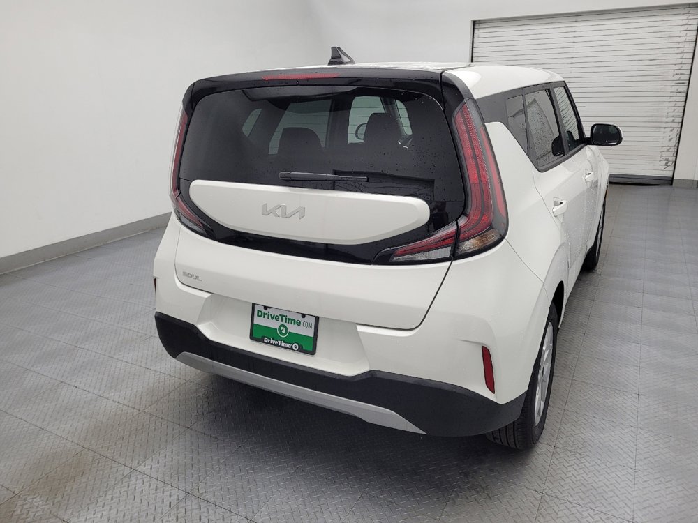 Used 2025 Kia Soul LX image 7
