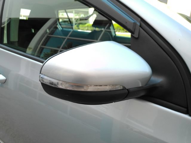 Used 2012 Volkswagen Golf 4-Door FWD image 22