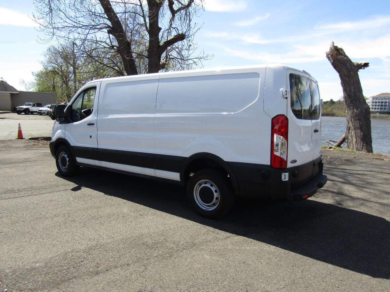 Used 2019 Ford Transit 250 148 Low Roof RWD image 3