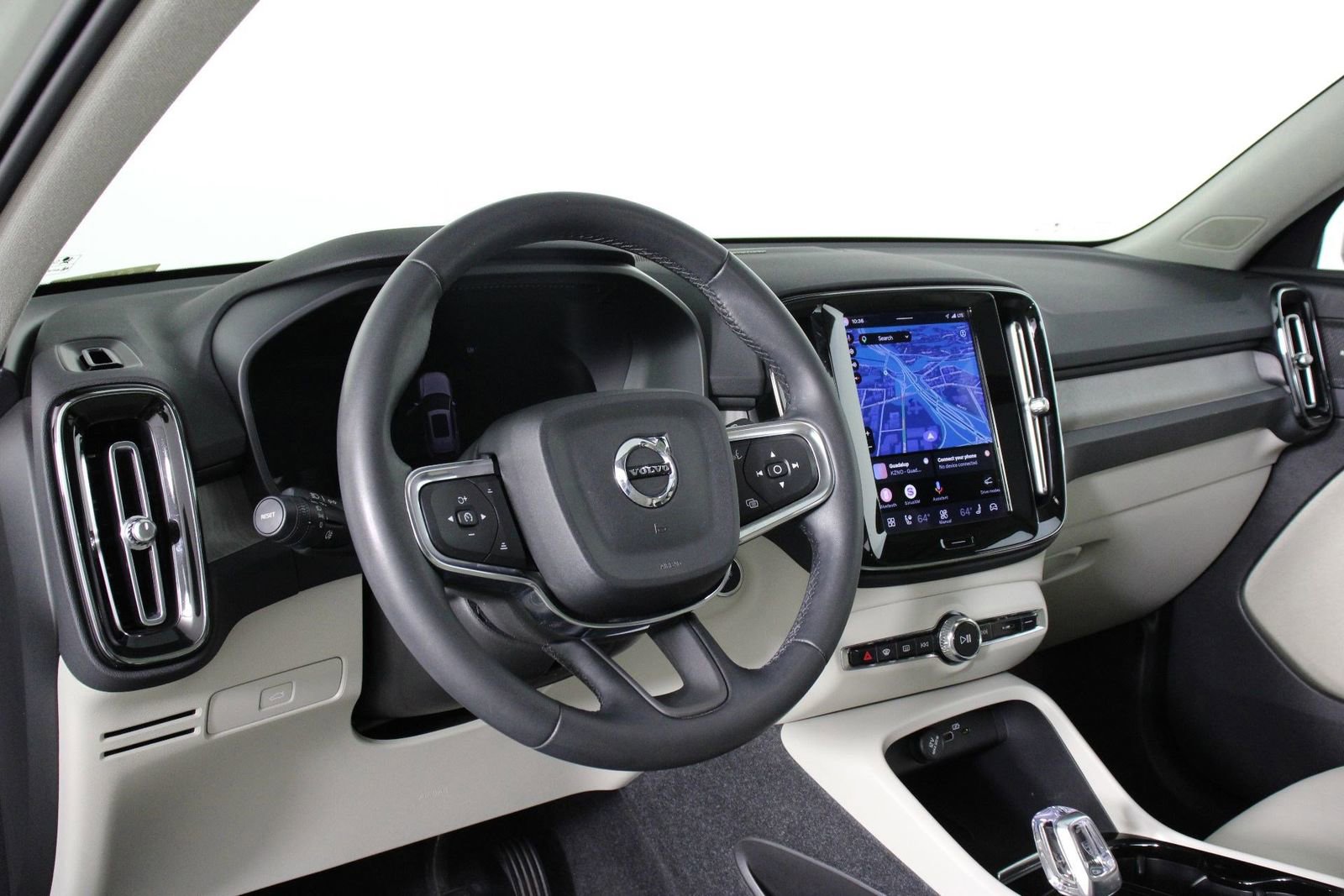 Certified 2023 Volvo XC40 B5 Ultimate w/ Protection Package Premier AWD/4WD image 14