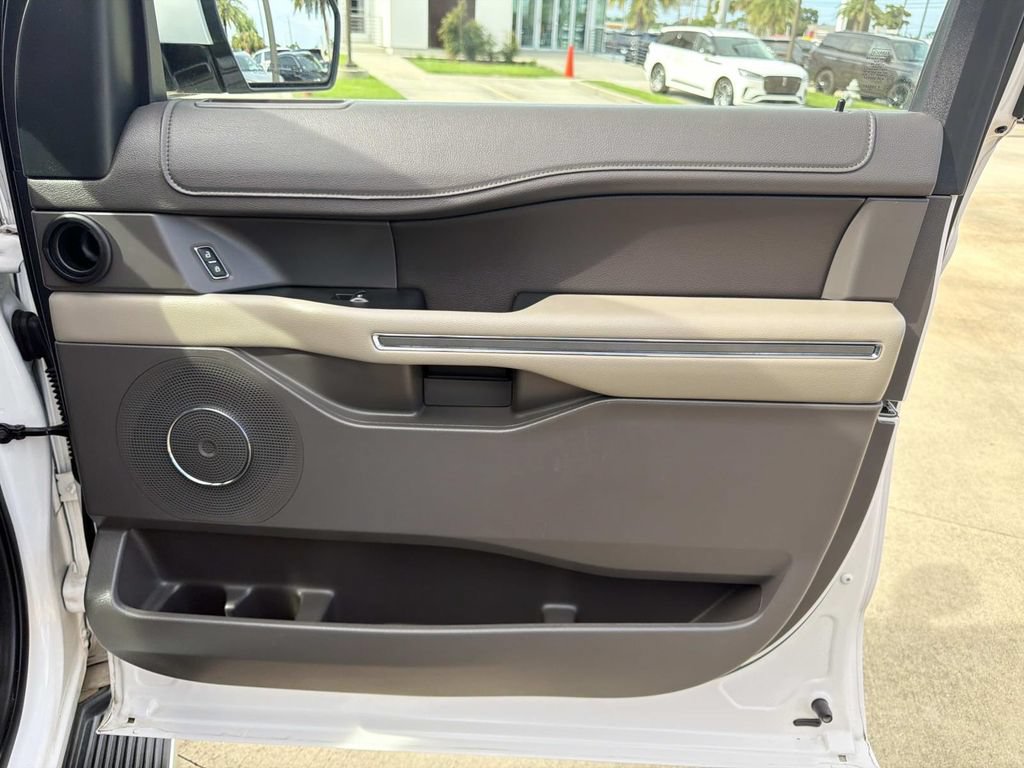 Used 2019 Ford Expedition XLT w/ Equipment Group 202A RWD image 17