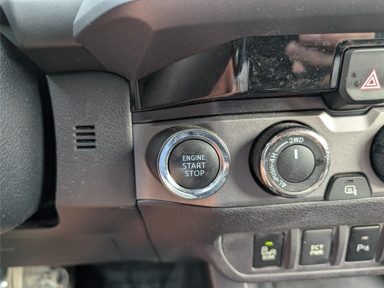 Used 2018 Toyota Tacoma TRD Sport w/ TRD Premium Sport Package AWD/4WD image 24