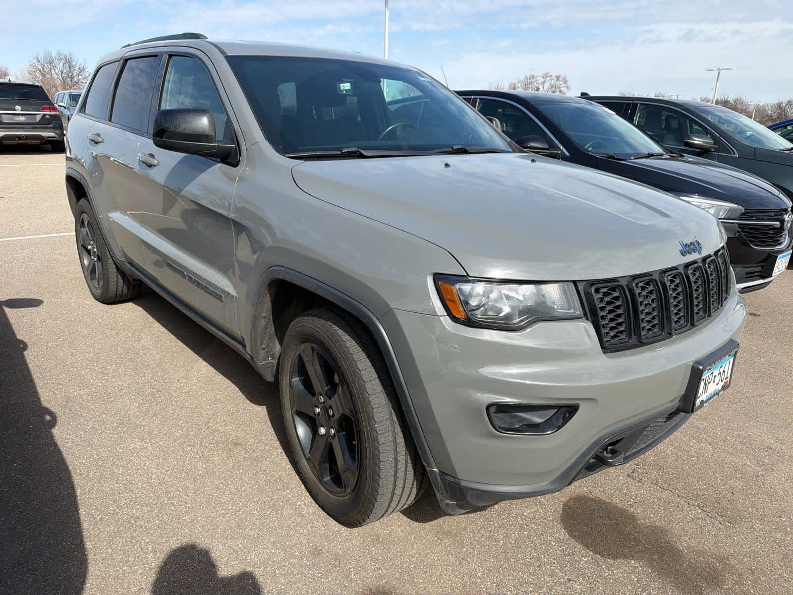 Used 2019 Jeep Grand Cherokee Laredo image 3